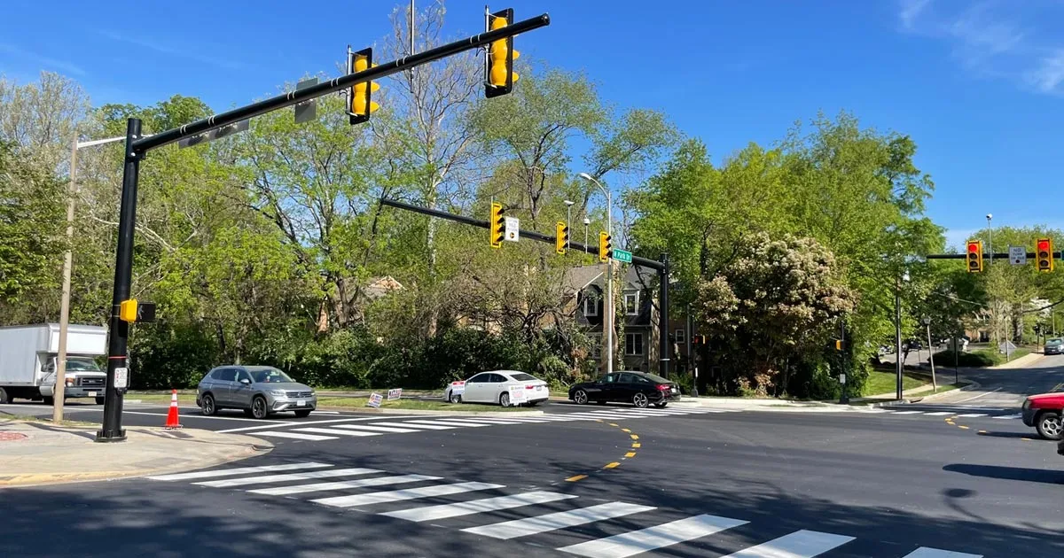 Photograph of cars at an intersection in Arlington, VA